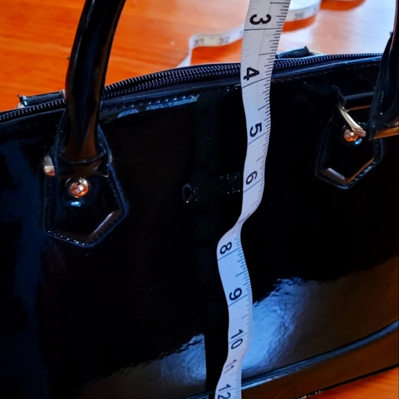 "CanoStilil " handbag in faux patent leather. - Picture 5 of 7
